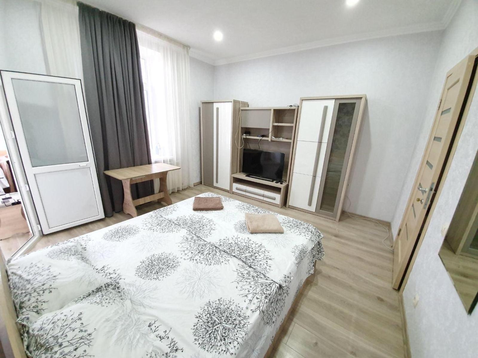 Tourist Home At Stefan Cel Mare With 2 Rooms Chisinau Exterior photo